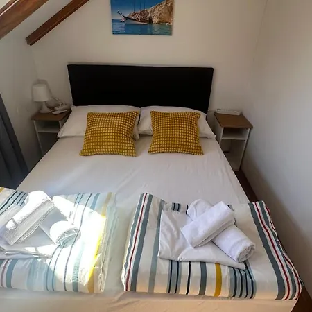 Hostel Split بيت شباب *