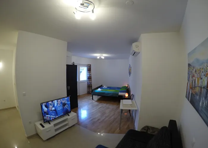 Hostel Split بيت شباب *