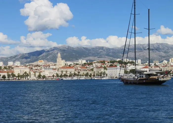 Hostel Split بيت شباب *