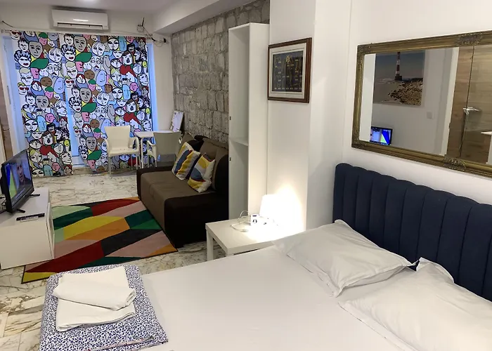 斯普利特旅馆 *